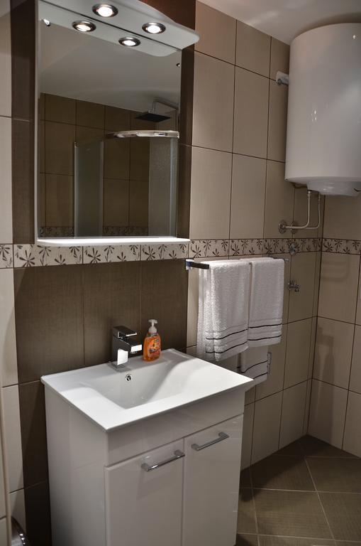 Apartment Arena White *